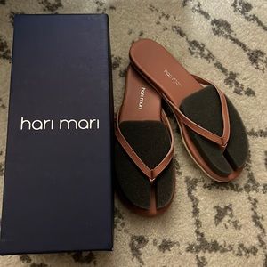 NIB Hari Mari Hari Flip Flop in Rosette